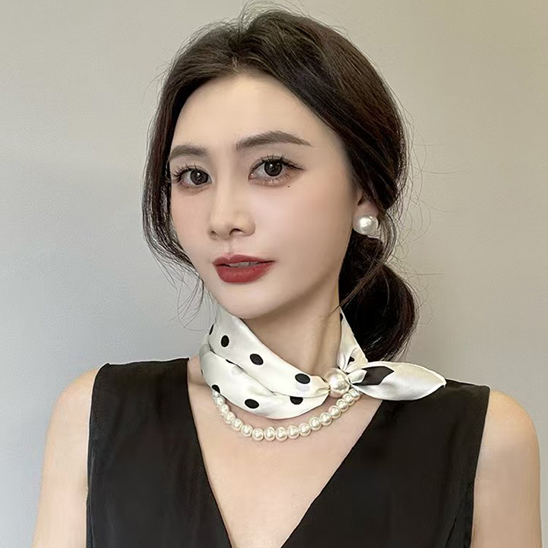 진주 체인 목걸이 버클이 있는 새틴 넥 스카프 여성용  - Pearl Trim Chain 리뷰 및 가격